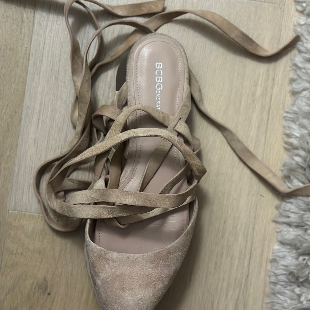 BCBGMaxAzria Tan Heels Elegant Design